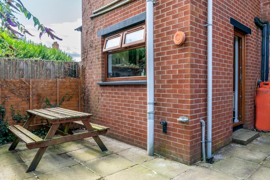 Modern 3 Bedroom House Close To Ferry And Centre Hébergement de vacances *