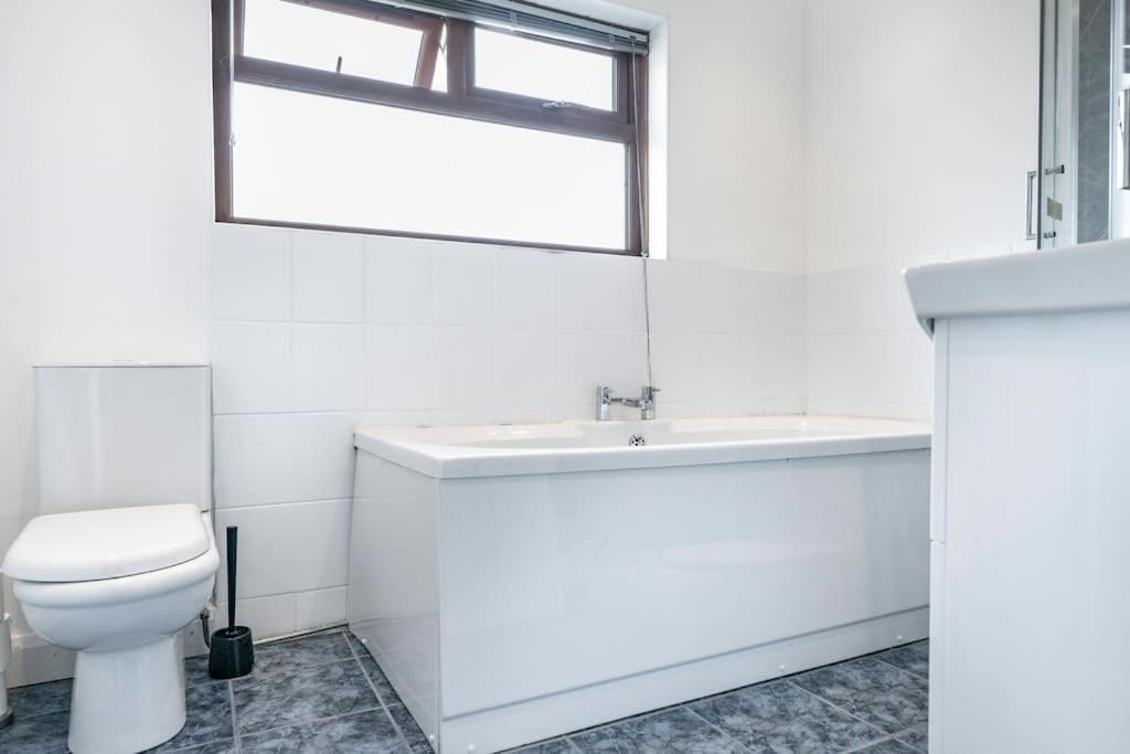 Modern 3 Bedroom House Close To Ferry And Centre Hébergement de vacances Belfast