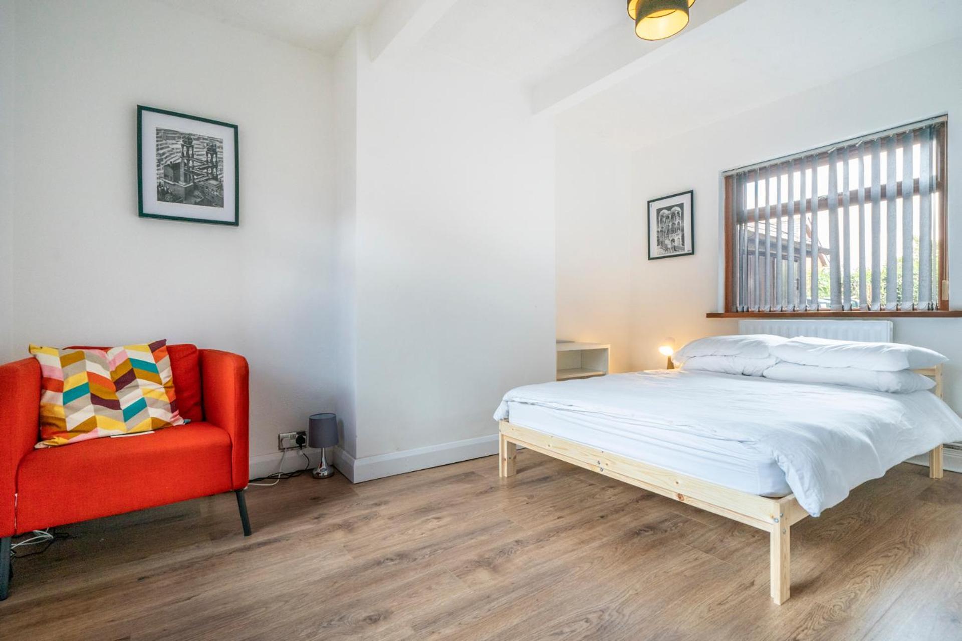 Modern 3 Bedroom House Close To Ferry And Centre Hébergement de vacances *